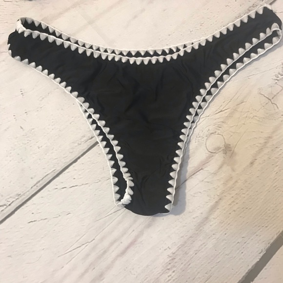 👙Black bikini with White Trim - Picture 5 of 6